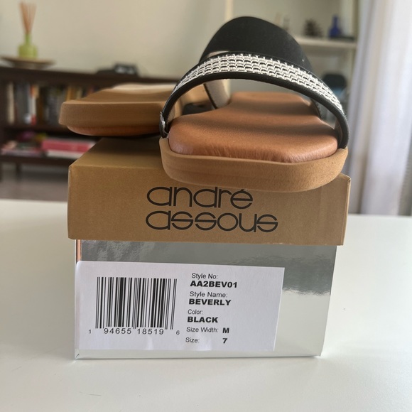 Andre Assous Beverly Sandals, size 7 - Picture 2 of 2